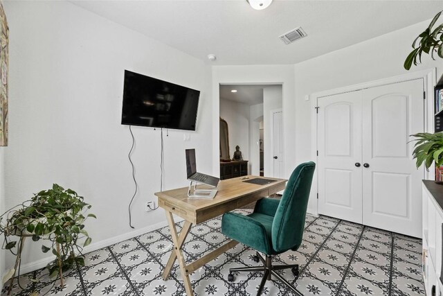 200 Isabella Way, Liberty Hill, TX 78642 - office area featuring light flooring, baseboards, and arched walkways