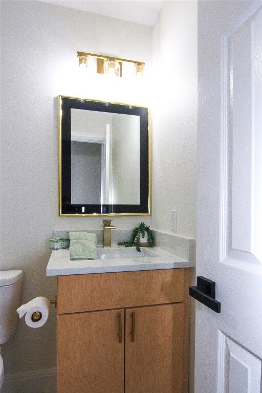 8102 Davis Mountain Pass, Austin, TX 78726 - bathroom with tiled shower and recessed lighting