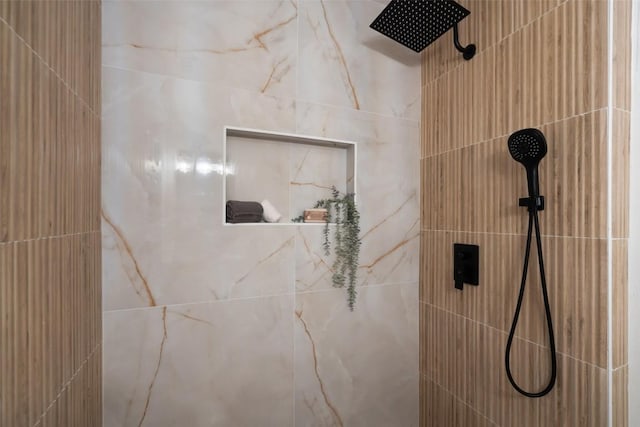 1113 Plymouth Dr, Austin, TX 78758 - bathroom with tiled shower
