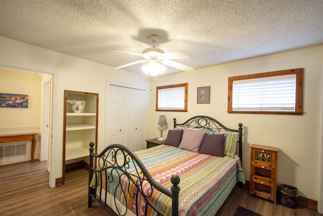 1683 Kuehler Ave, New Braunfels, TX 78130 - bedroom with a closet, wood finished floors, a textured ceiling, and a ceiling fan
