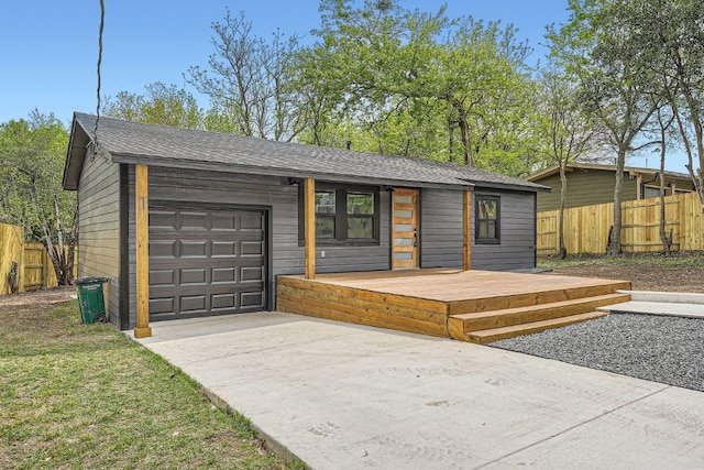 1601 N Redondo Dr, Austin, TX 78721 - garage with driveway