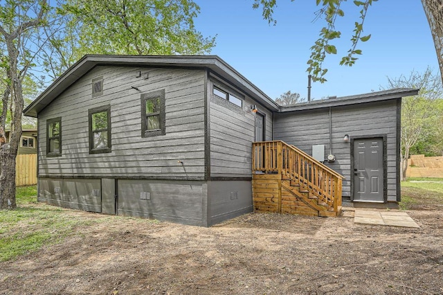 1601 N Redondo Dr, Austin, TX 78721 - view of front of home featuring crawl space