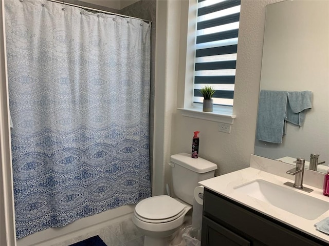 7900 Nightwing Rd, Austin, TX 78724 - bathroom featuring toilet, vanity, and curtained shower
