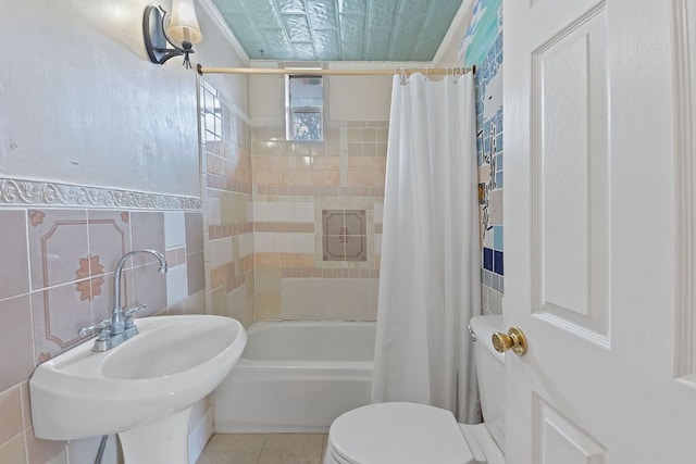 18309 Lake Oaks Dr, Jonestown, TX 78645 - bathroom with toilet, shower / tub combo, tile walls, and tile patterned flooring