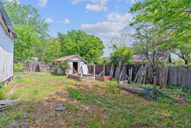 18309 Lake Oaks Dr, Jonestown, TX 78645 - fenced backyard with a garden