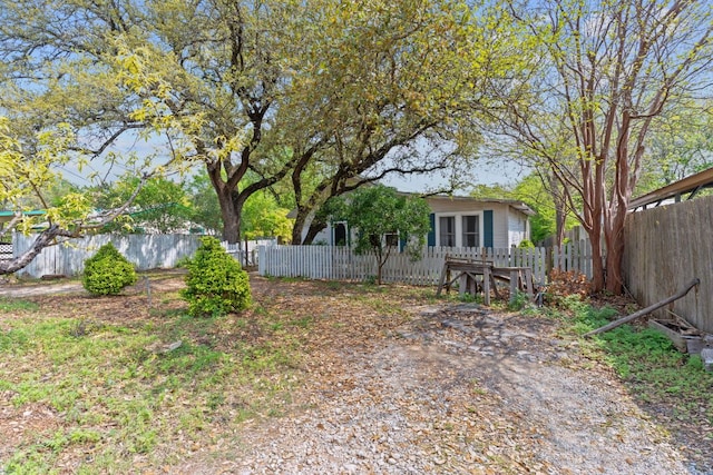 18309 Lake Oaks Dr, Jonestown, TX 78645 - view of fenced yard