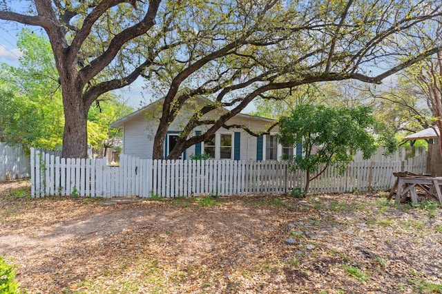 18309 Lake Oaks Dr, Jonestown, TX 78645 - view of front facade with a fenced front yard