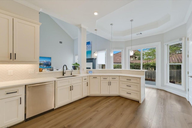 9204 Eddy Cv, Austin, TX 78735 - kitchen featuring a sink, dishwasher, light wood-style flooring, backsplash, and light countertops