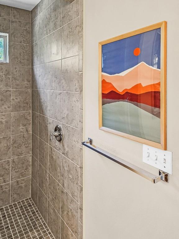 10601 Twisted Elm Dr, Austin, TX 78726 - bathroom with a tile shower