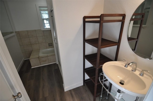12223 Antoinette Pl, Austin, TX 78727 - full bath featuring baseboards, wood finished floors, a sink, and a bathtub