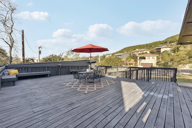 7067 Comanche Trl, Austin, TX 78732 - deck with outdoor dining space