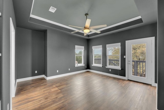 20912 High Dr, Lago Vista, TX 78645 - spare room with a tray ceiling, a ceiling fan, wood finished floors, and baseboards