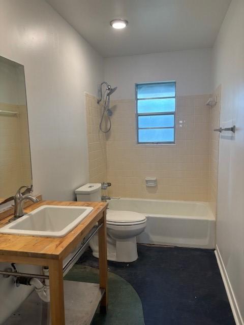 100 E Lisa Dr, Austin, TX 78752 - bathroom with shower / tub combination