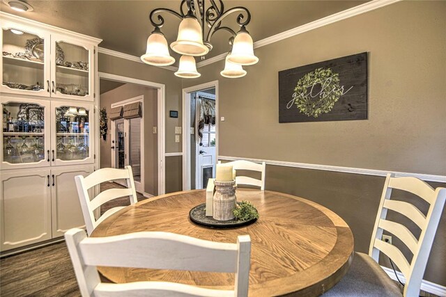 2921 Olympia Dr, Temple, TX 76502 - dining space with an inviting chandelier, dark wood-style flooring, and ornamental molding