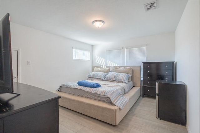 121 Black Talon Ln, Cedar Creek, TX 78612 - bedroom featuring light wood-style floors