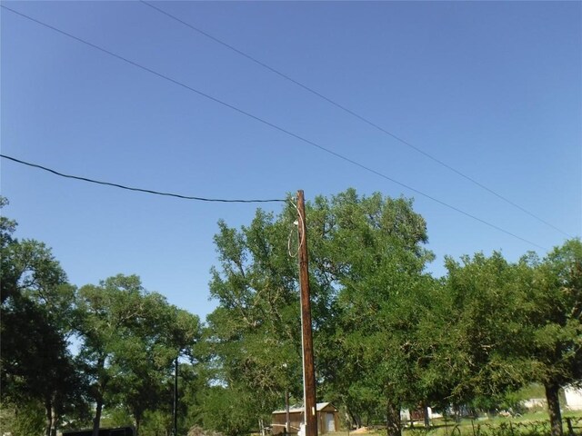 000 Winding Ln, Smithville, TX 78957