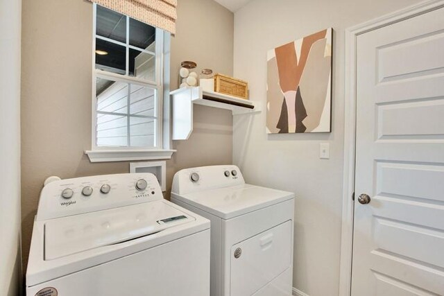 240 Hidalgo Ln, Elgin, TX 78621 - laundry area featuring washer and clothes dryer