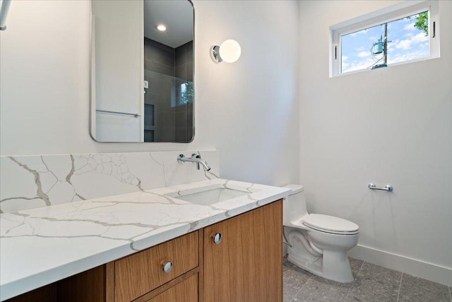 13400 Paisano Trl, Austin, TX 78737 - bathroom featuring toilet, baseboards, a tile shower, vanity, and backsplash