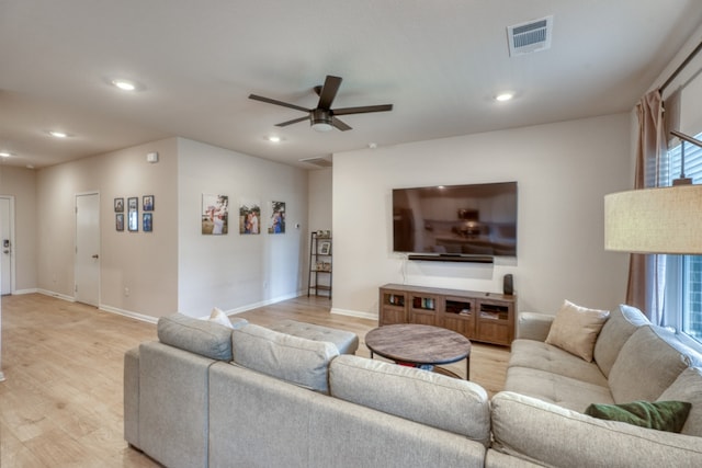 312 Heatherwood Ter, Marble Falls, TX 78654 - living room featuring visible vents, light wood-style floors, ceiling fan, and recessed lighting