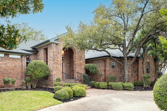 view of front facade with brick siding