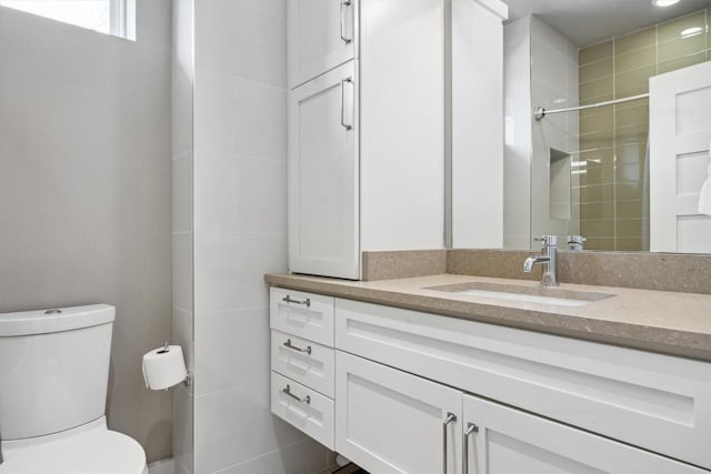 1506 Payne Ave Unit A, Austin, TX 78757 - full bathroom with vanity, toilet, and a tile shower