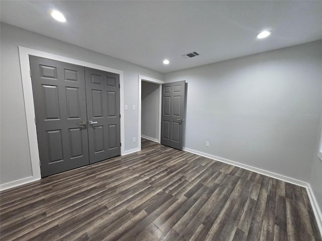 507 W 1st St, Flatonia, TX 78941 - unfurnished bedroom featuring dark wood finished floors, recessed lighting, and a closet