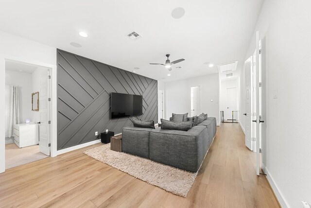 living area featuring a ceiling fan, visible vents, light wood-type flooring, baseboards, and recessed lighting