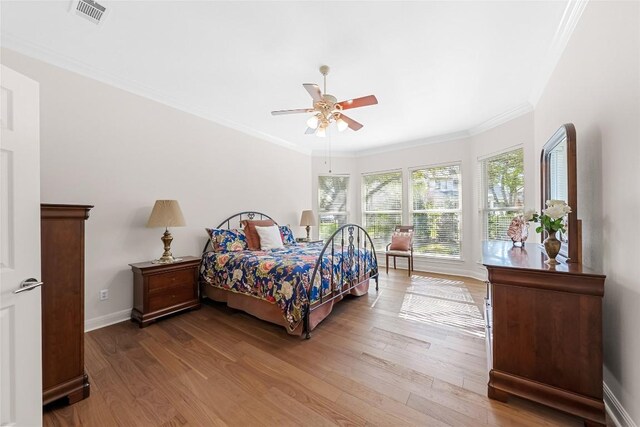 10005 Cormorant Cv, Austin, TX 78730 - bedroom with wood finished floors, baseboards, crown molding, and a ceiling fan