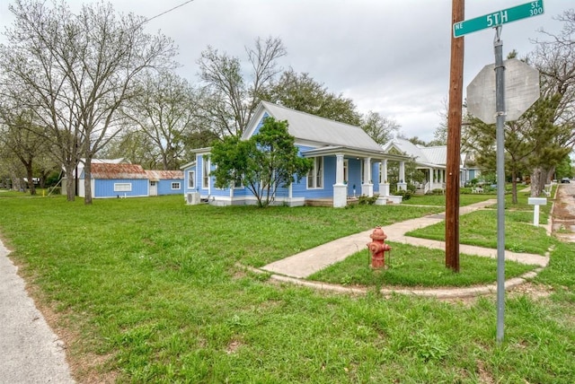 view of front of property with covered porch and a front lawn