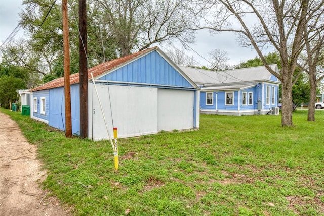 view of outbuilding with an outbuilding