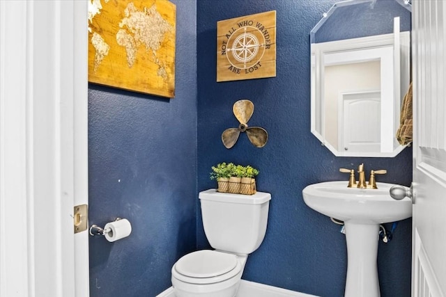 2316 Centennial Loop, Round Rock, TX 78665 - bathroom featuring toilet and baseboards