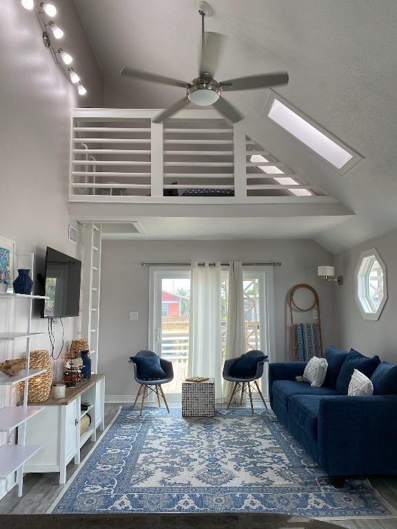 16525 Jamaica Cove Rd, Jamaica Beach, TX 77554 - living area featuring baseboards, vaulted ceiling, and a ceiling fan