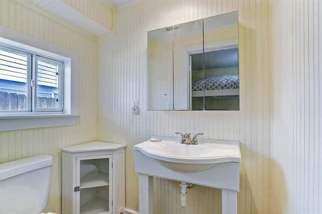 16525 Jamaica Cove Rd, Jamaica Beach, TX 77554 - bathroom featuring toilet