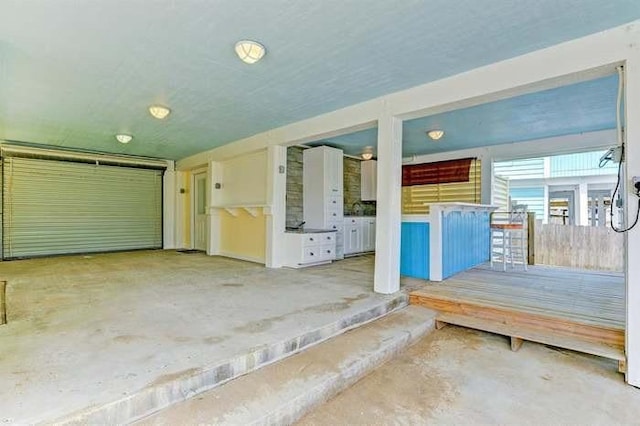 16525 Jamaica Cove Rd, Jamaica Beach, TX 77554 - view of garage