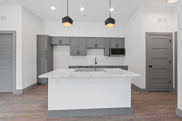 2450 Wickersham Ln Unit 2021, Austin, TX 78741 - kitchen featuring a sink, tasteful backsplash, baseboards, dark wood-type flooring, and recessed lighting