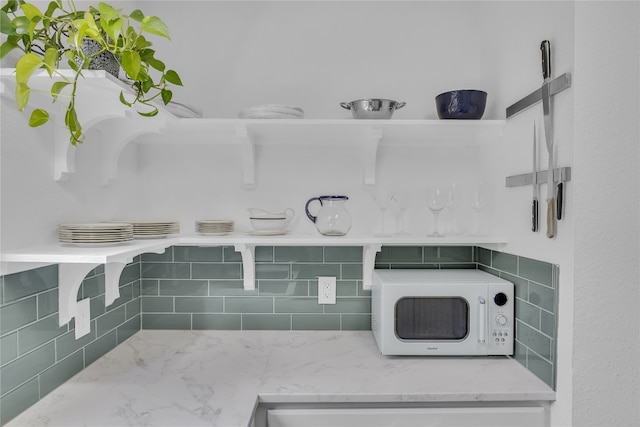 9831 Briar Ridge Dr, Austin, TX 78748 - bathroom with tasteful backsplash