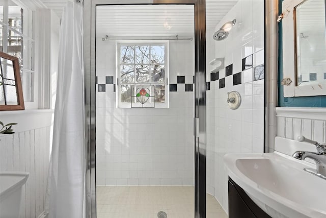 517 N 9th St, Temple, TX 76501 - full bath with a stall shower and vanity