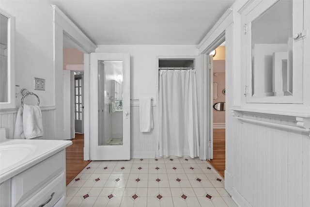 517 N 9th St, Temple, TX 76501 - bathroom featuring vanity, curtained shower, and wood finished floors