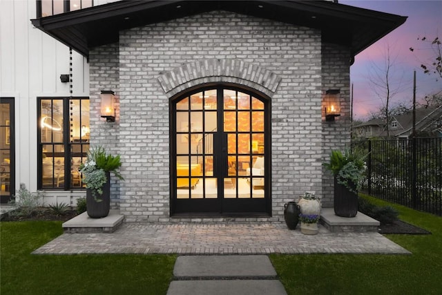 901 Wayside Dr, Austin, TX 78703 - doorway to property featuring brick siding