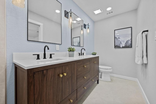 11305 Songbird Cv, Austin, TX 78750 - full bath with double vanity and baseboards