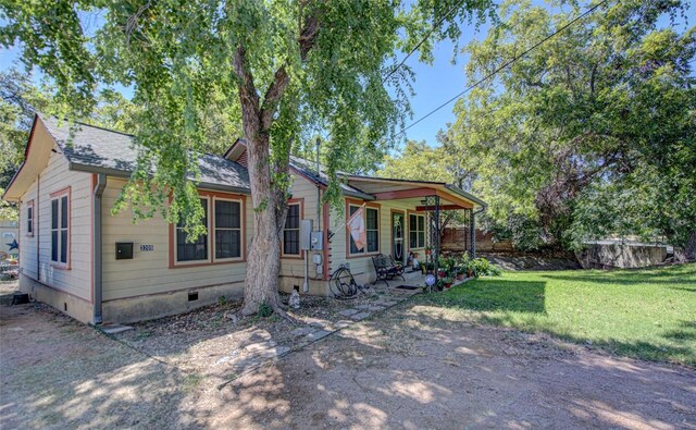 3205 Menchaca Rd, Austin, TX 78704 - bungalow-style home with crawl space, a front yard, and covered porch