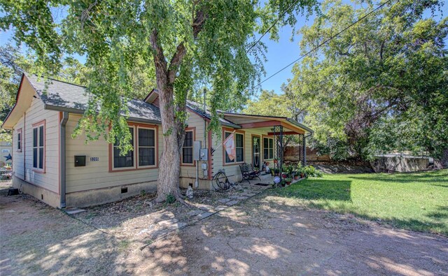 3205 Menchaca Rd, Austin, TX 78704 - bungalow-style house featuring crawl space, covered porch, and a front yard