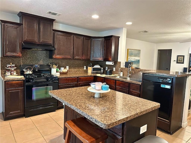 11708 Bittern Holw, Austin, TX 78758 - kitchen with black appliances, under cabinet range hood, a sink, a textured ceiling, and a peninsula