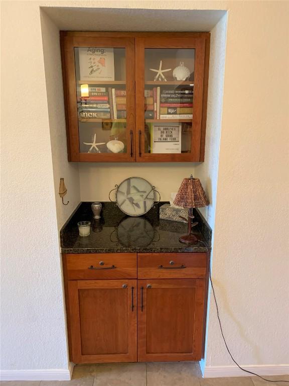3404 American Dr Unit 2202, Lago Vista, TX 78645 - bar area with baseboards