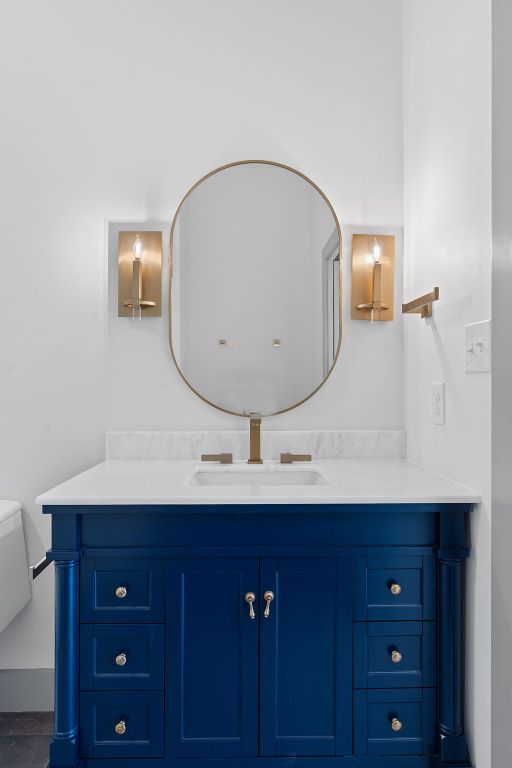 2450 Wickersham Ln Unit 2013, Austin, TX 78741 - bathroom featuring vanity