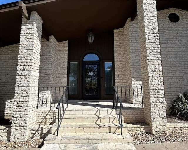 712 Rolling Green Dr, Lakeway, TX 78734 - entrance to property with a porch