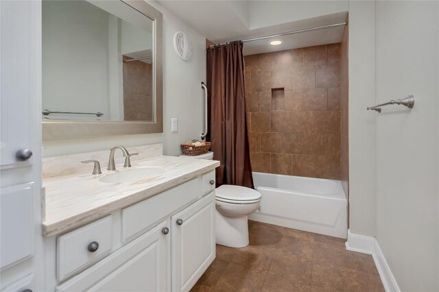 7701 Rialto Blvd Unit 617, Austin, TX 78735 - bathroom featuring vanity, toilet, shower / bathtub combination with curtain, and baseboards