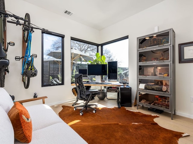 1510 Bellaire Dr, Austin, TX 78741 - home office with baseboards