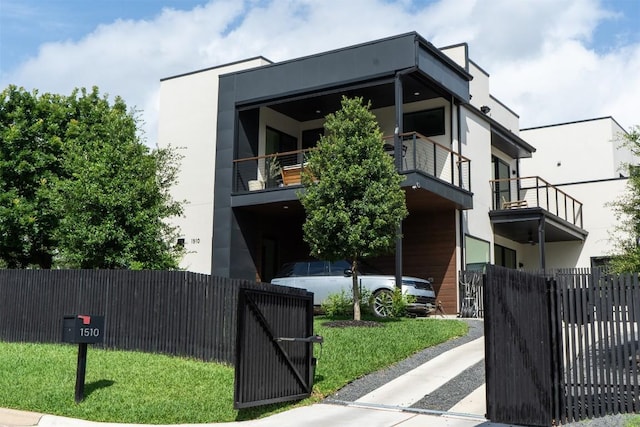 1510 Bellaire Dr, Austin, TX 78741 - view of front of home featuring a balcony