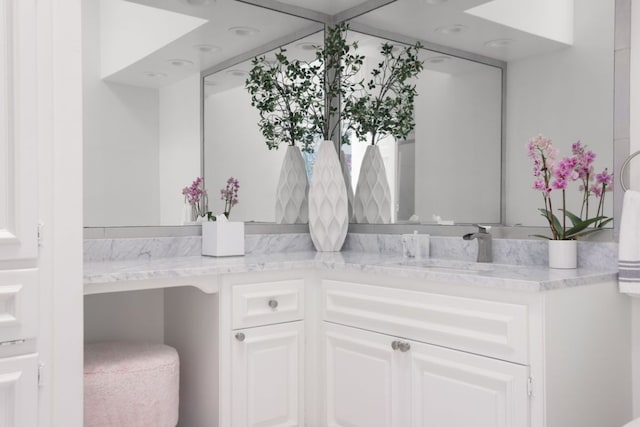 17 Cousteau Ln, Austin, TX 78746 - bathroom with vanity